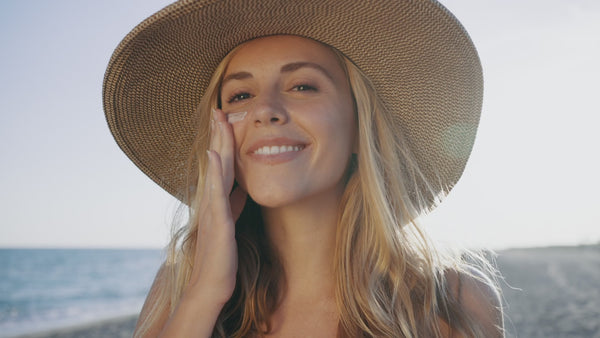 Woman applying mineral tinted sunscreen with hyaluronic acid – The North DNA clean skincare, natural UV protection and hydration