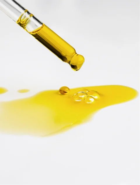 Luxurious silky oil-serum texture with Bakuchiol – nourishes, smooths and restores radiance